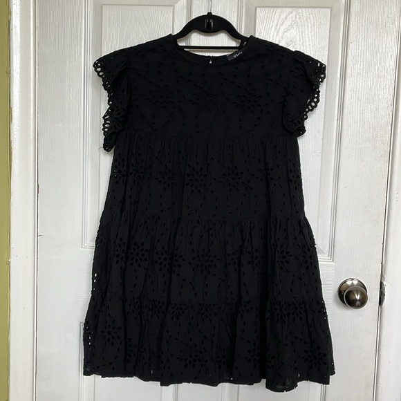 VICI broderie anglaise babydoll tiered mini with pockets! - Picture 2 of 5